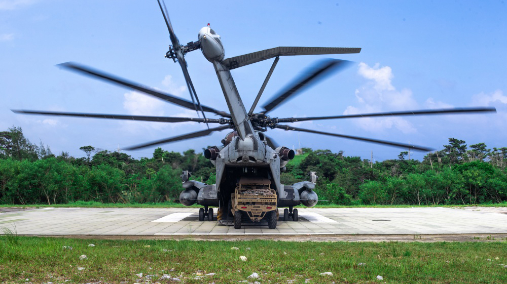 U.S. Marines conduct long-range reconnaissance training